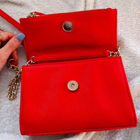 Guess purse - Picture 2 of 3